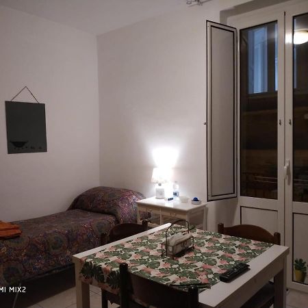 Camere Simili A Ostello Solo Per Uomini - Hostel-Like Rooms Only For Man Tarento Exterior foto